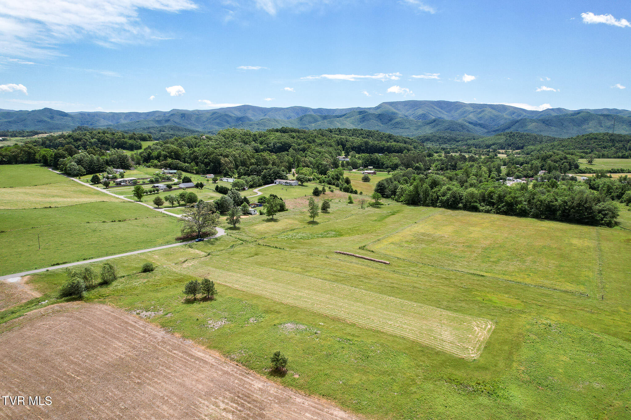 379 Shaw Road, Unit 7 Chuckey, TN 37641 - Photo 7 of 16 DJI_0869