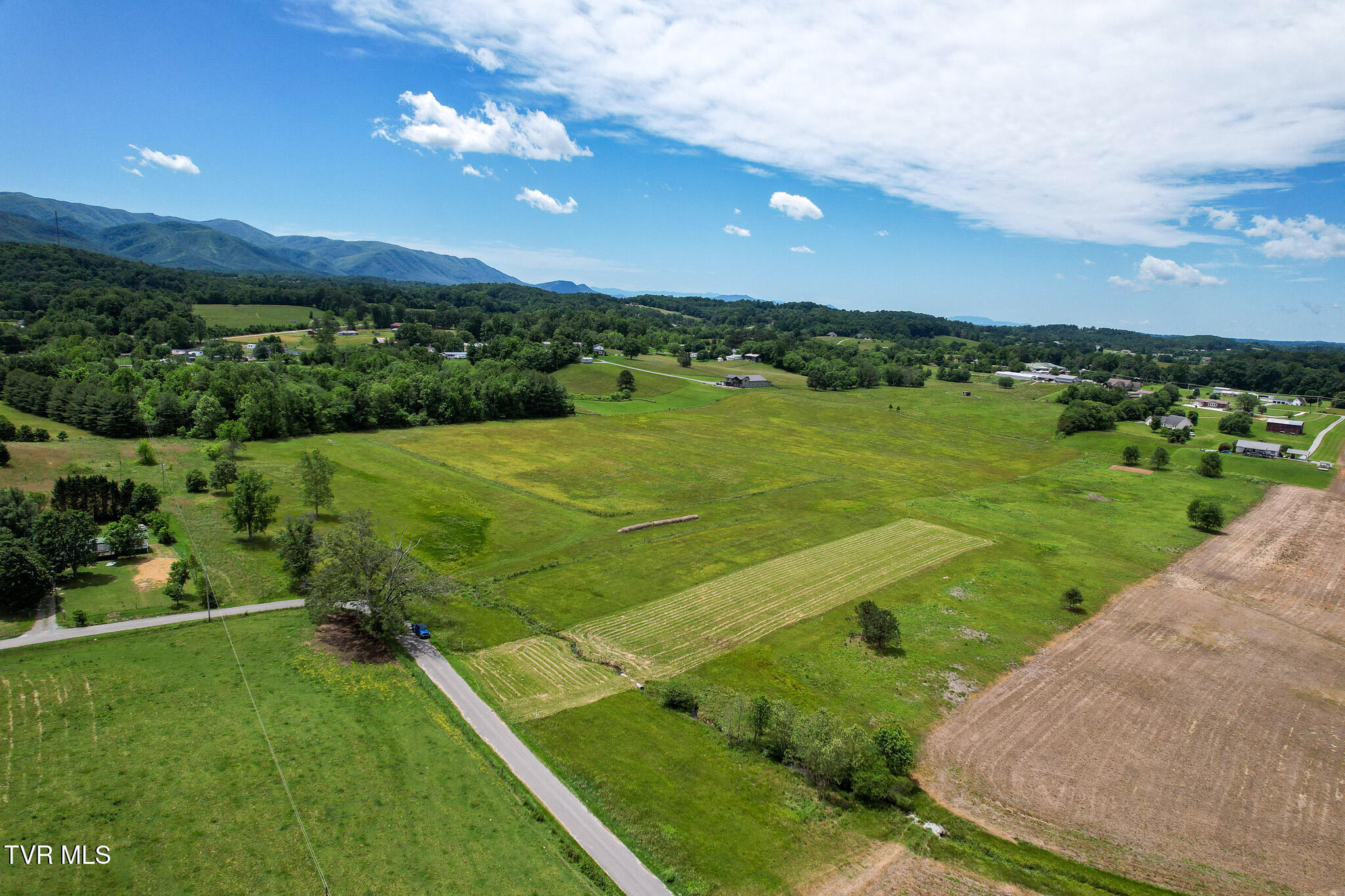 379 Shaw Road, Unit 7 Chuckey, TN 37641 - Photo 9 of 16 DJI_0873