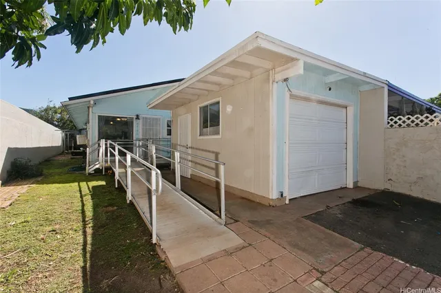 a view of a house with a backyard