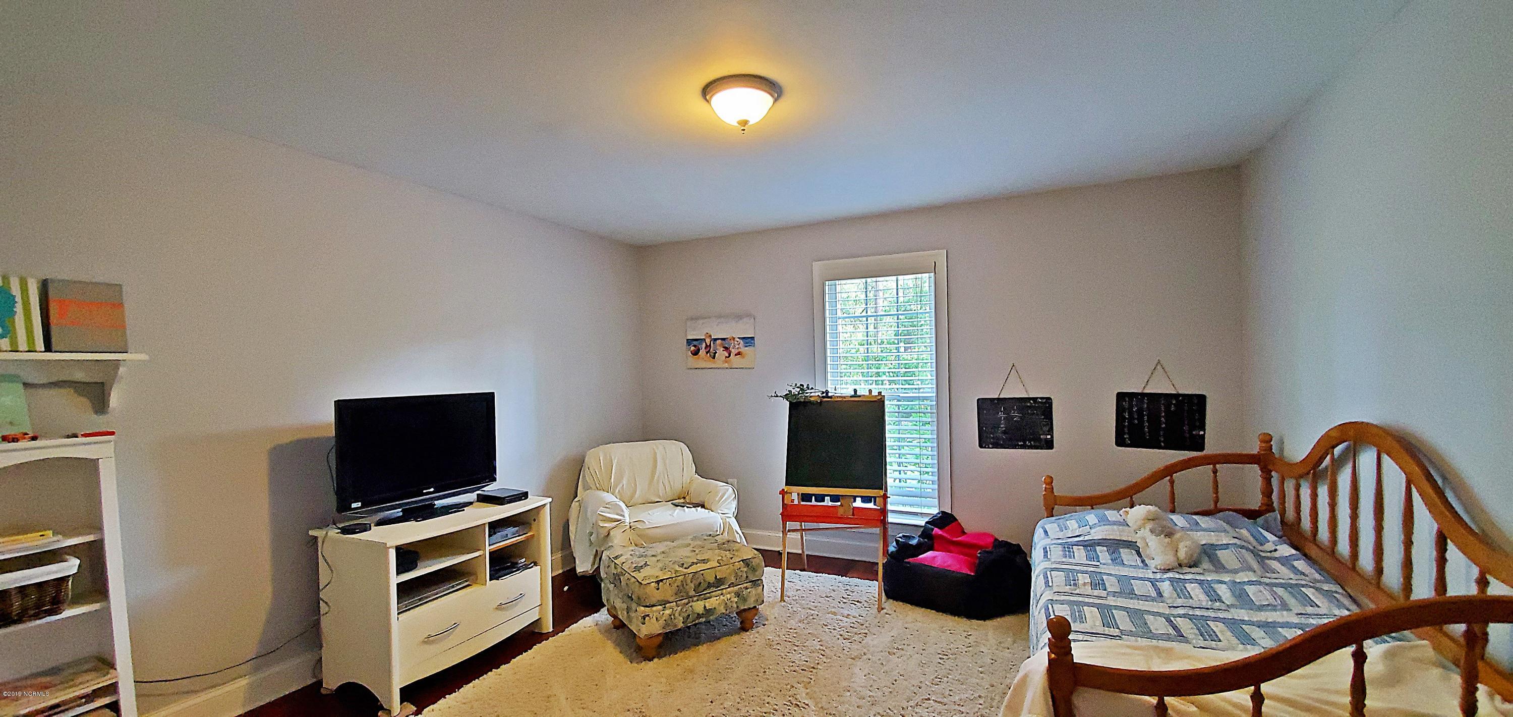 103 Spring Chase Lane Rocky Point, NC 28457 - Photo 11 of 30 103 Spring Chase Ln 10
