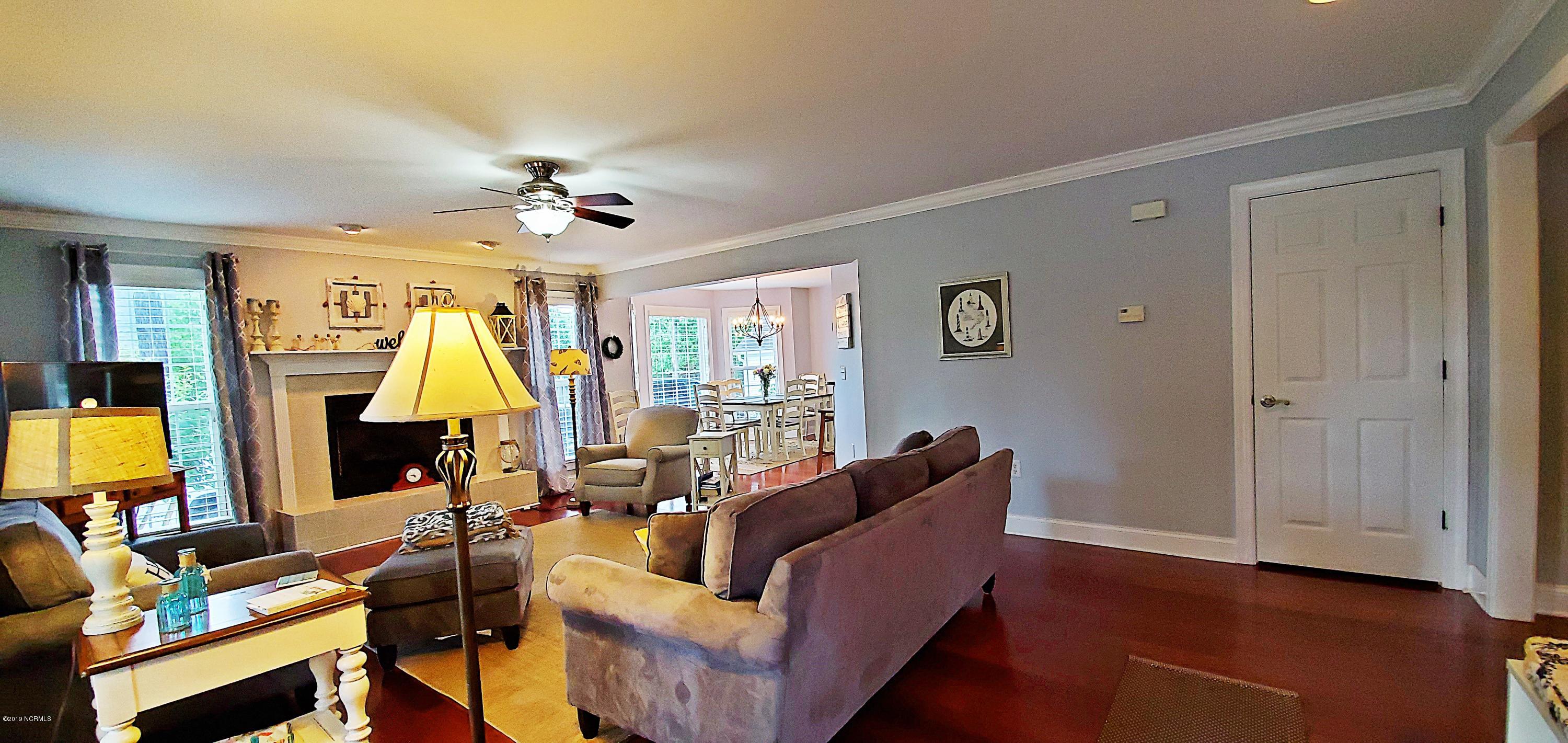 103 Spring Chase Lane Rocky Point, NC 28457 - Photo 4 of 30 103 Spring Chase Lane