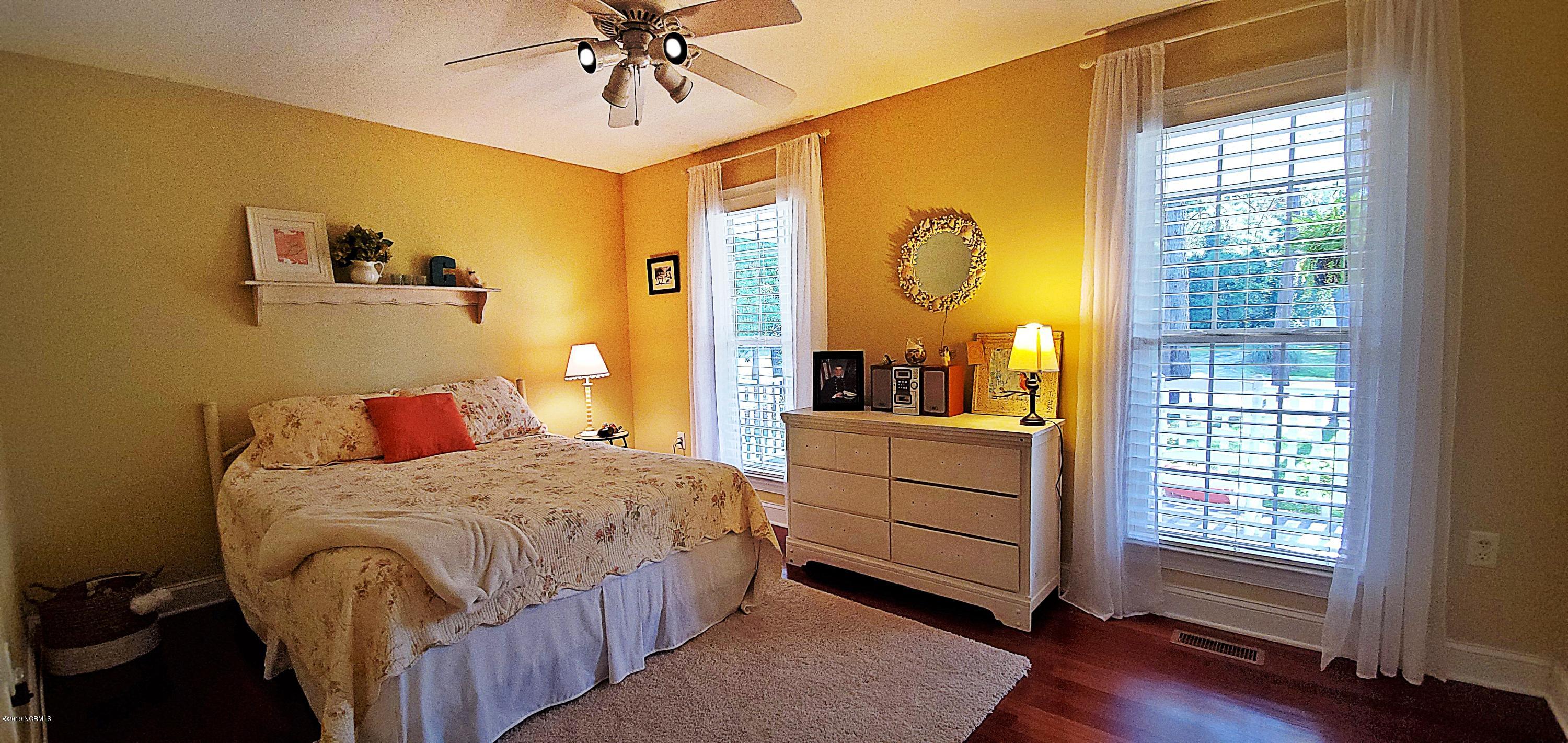 103 Spring Chase Lane Rocky Point, NC 28457 - Photo 9 of 30 103 Spring Chase Ln 8 -1