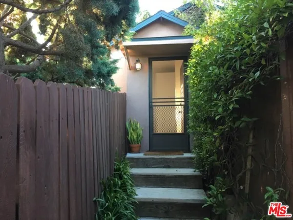 $2,200 | 3127 18th Street, Unit GUESTHOUSE, Santa Monica, CA 90405