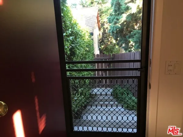 $2,200 | 3127 18th Street, Unit GUESTHOUSE, Santa Monica, CA 90405