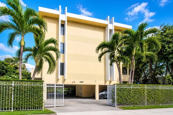 $2,500 | 5839 Southwest 74th Terrace, Unit 103, South Miami, FL 33143