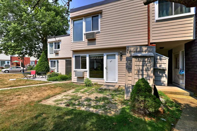$2,100 | 65 W Walk, Unit 65, West Haven, CT 06516