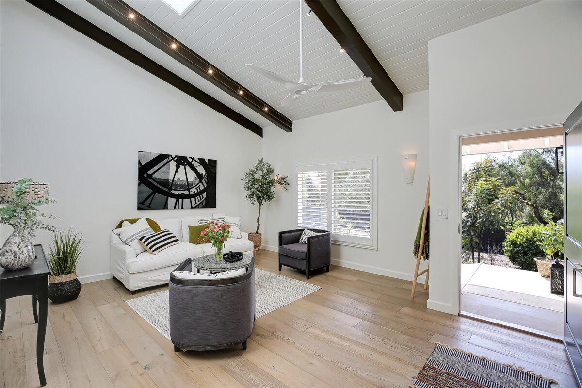 Living room 22-022