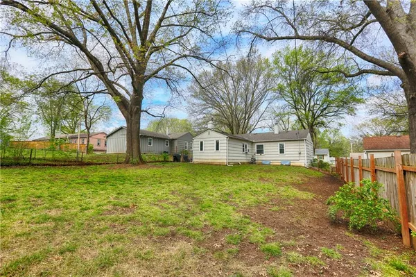 $350,000 | 705 West 91st Street, Kansas City, MO 64114