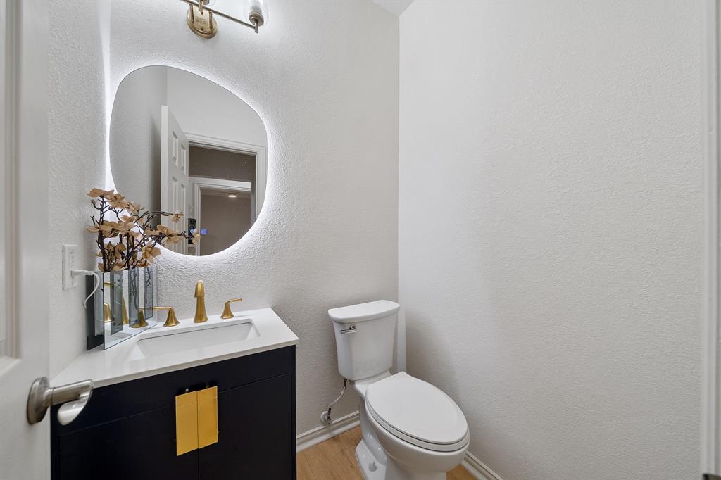 1005 Raspberry Lane DeSoto, TX 75115 - Photo 18 of 33 Powder Bath