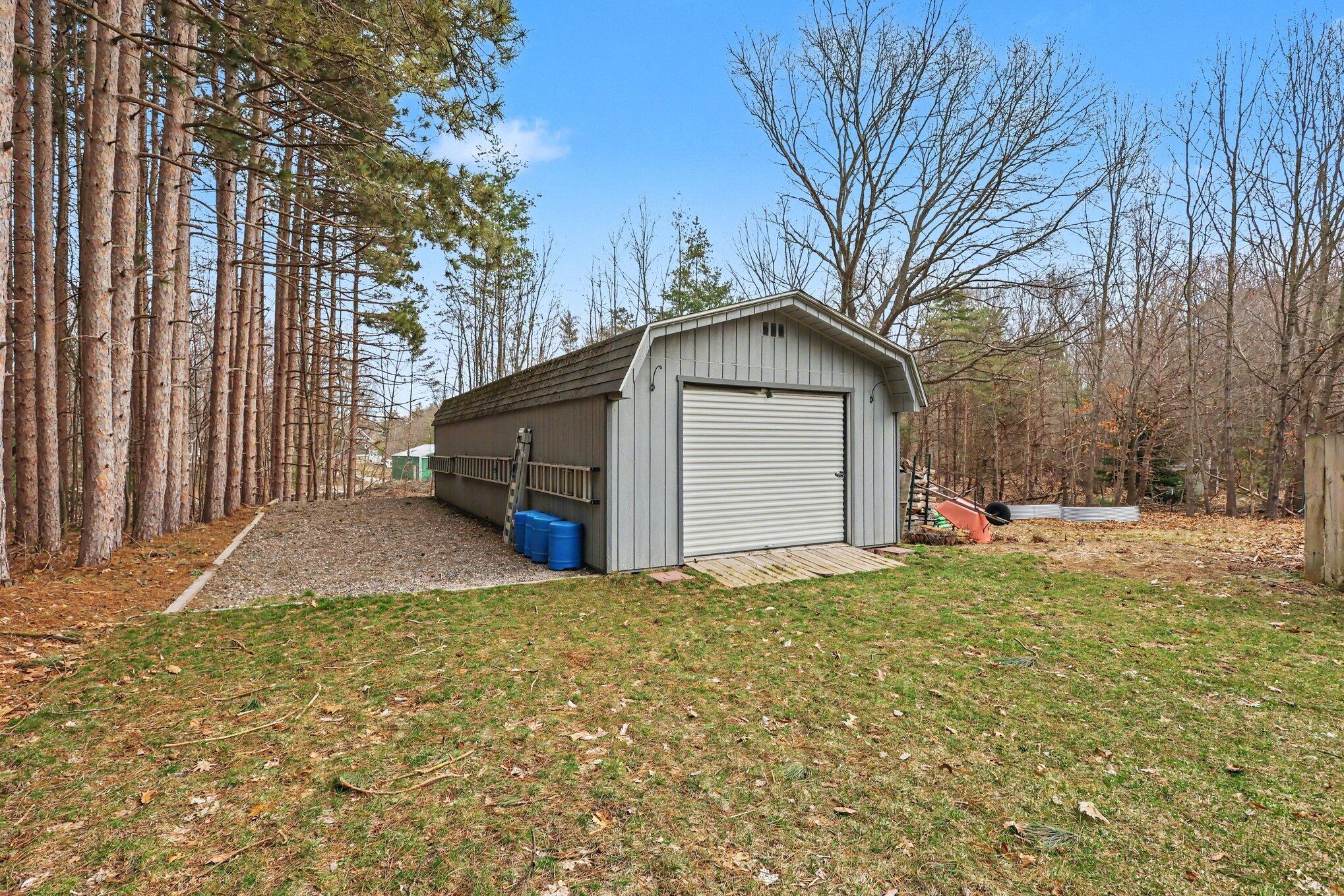 5314 West Lakewood Road Whitehall, MI 49461 - Photo 3 of 26 004_file_2972