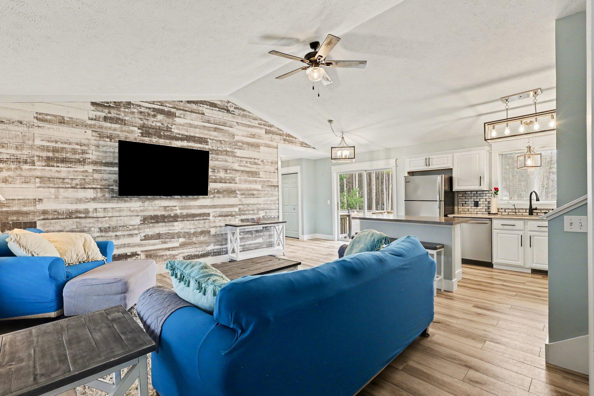 5314 West Lakewood Road Whitehall, MI 49461 - Photo 4 of 26 022_file_2451