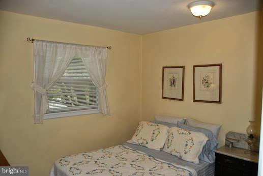 318 Cabin Road Southeast Vienna, VA 22180 - Photo 17 of 27 Bedroom