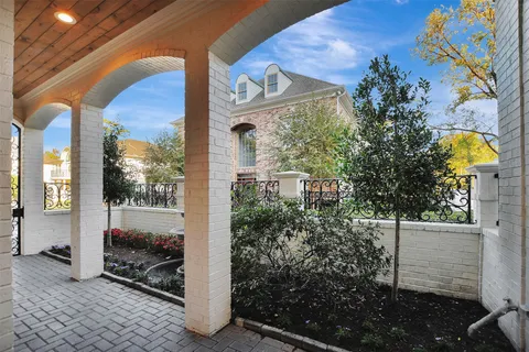 $2,000,000 | 74 Briar Hollow Lane, Houston, TX 77027