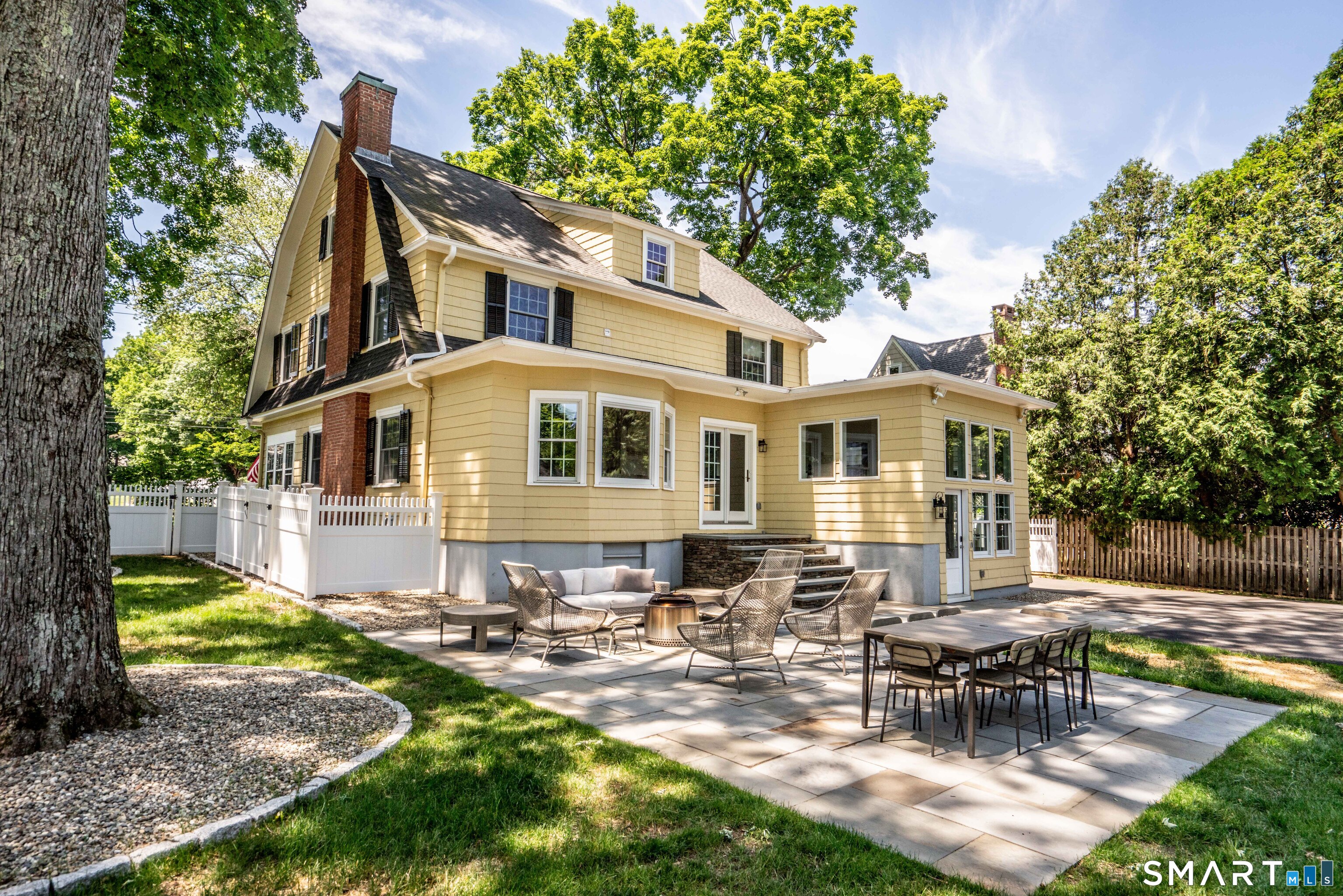 22 Ridgewood Road West Hartford, CT 06107 - Photo 2 of 35