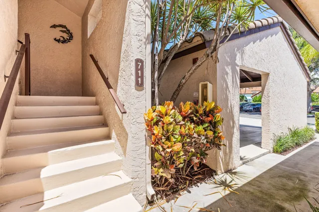 a view of a entryway