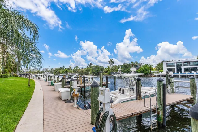 a picture of a city and lake view