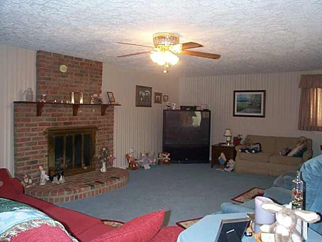 7020 West Cornbread Road Yorktown, IN 47396 - Photo 6 of 9