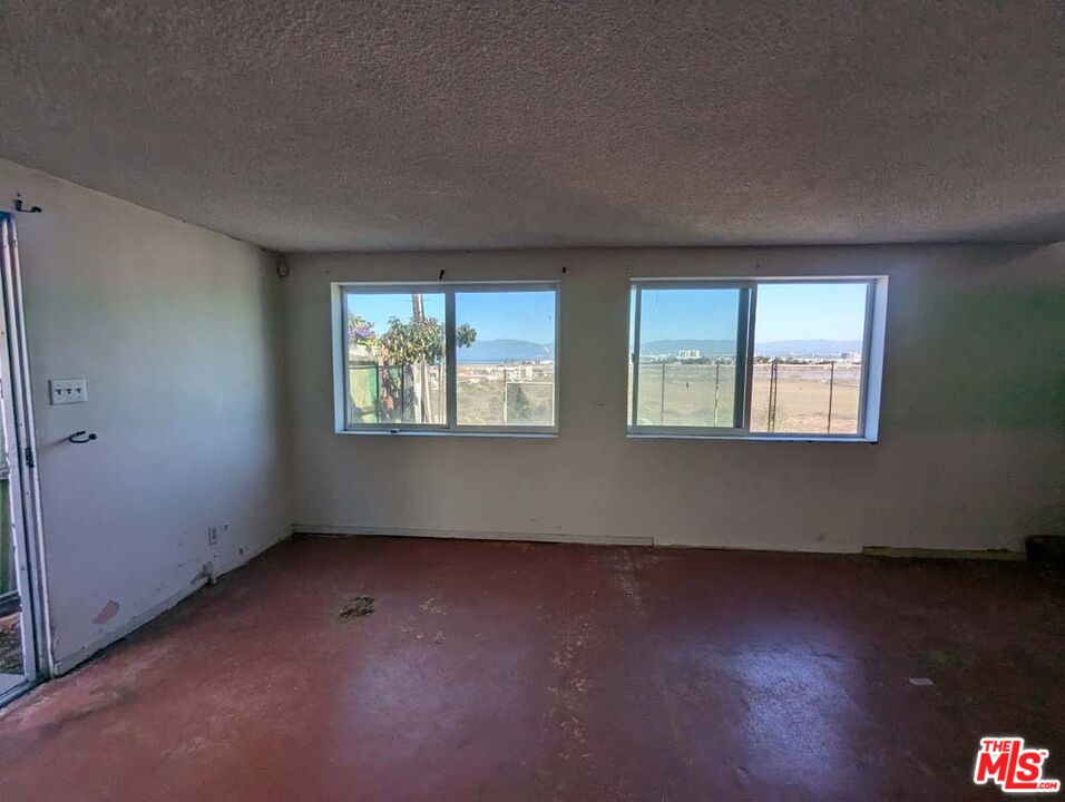 343 Fowling Street Playa del Rey, CA 90293 - Photo 7 of 52