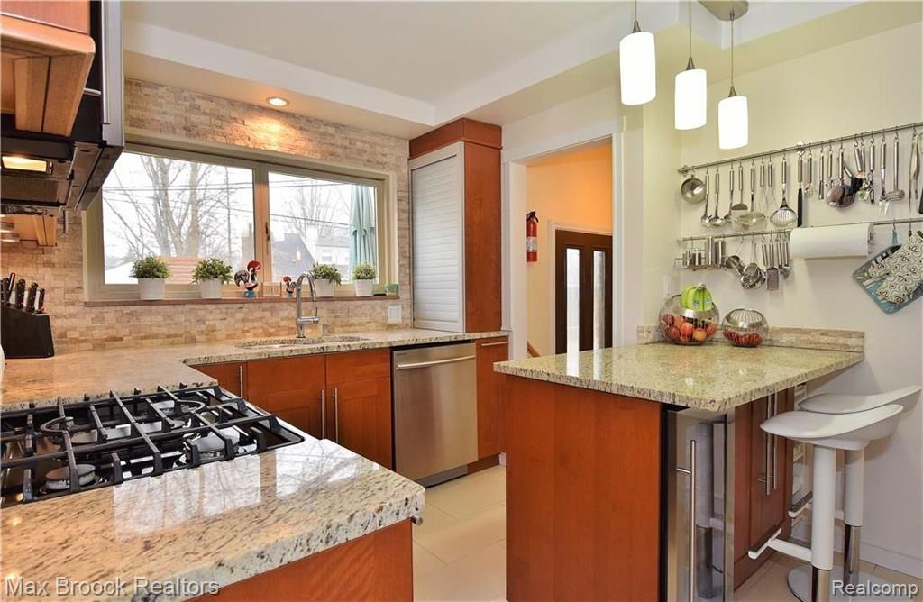 16157 Reedmere Avenue Beverly Hills, MI 48025 - Photo 4 of 19