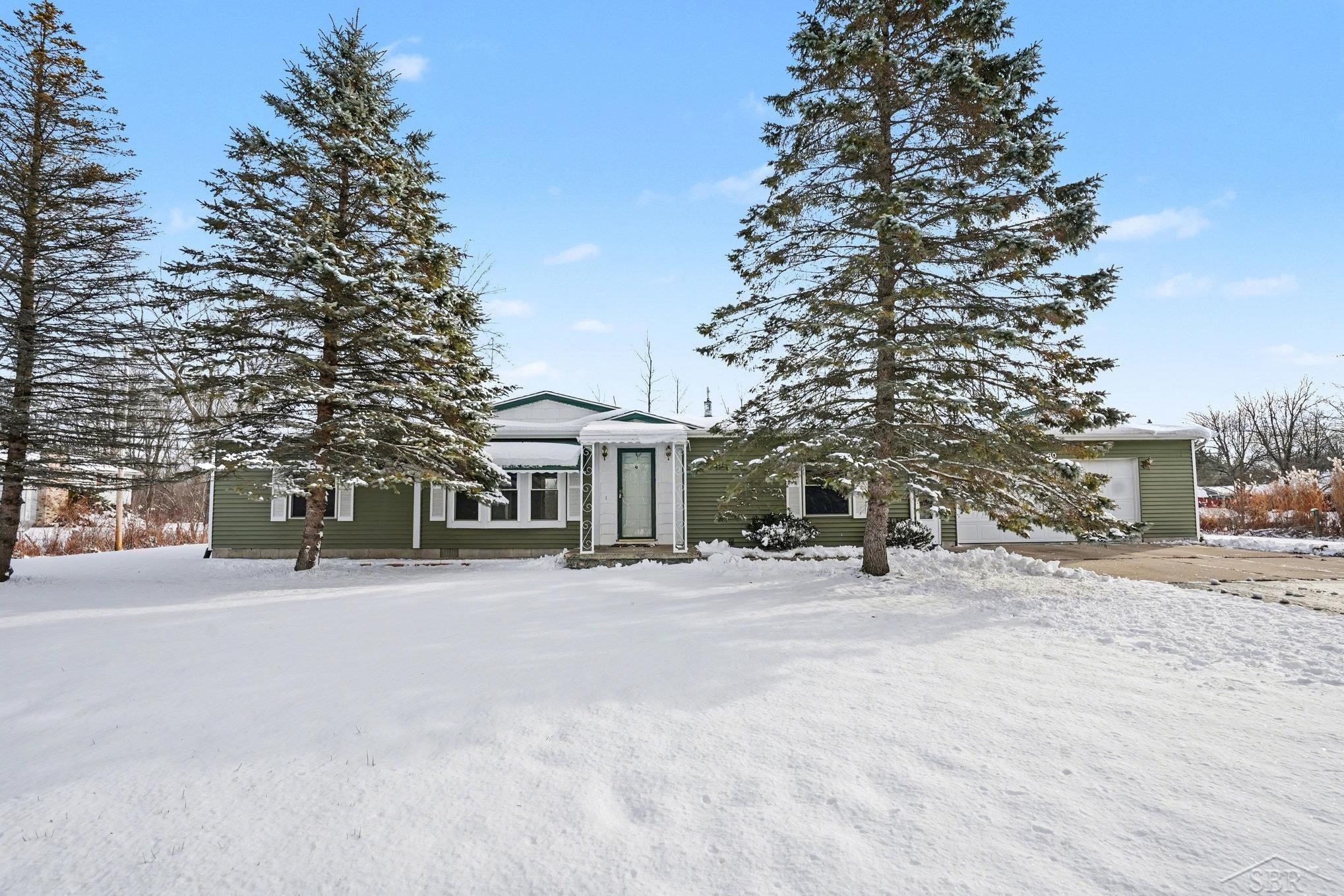 4030 Maloney Road Pinconning, MI 48650 - Photo 1 of 25