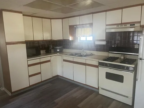 $1,100 | 1949 Hess Drive, Holiday, FL 34691