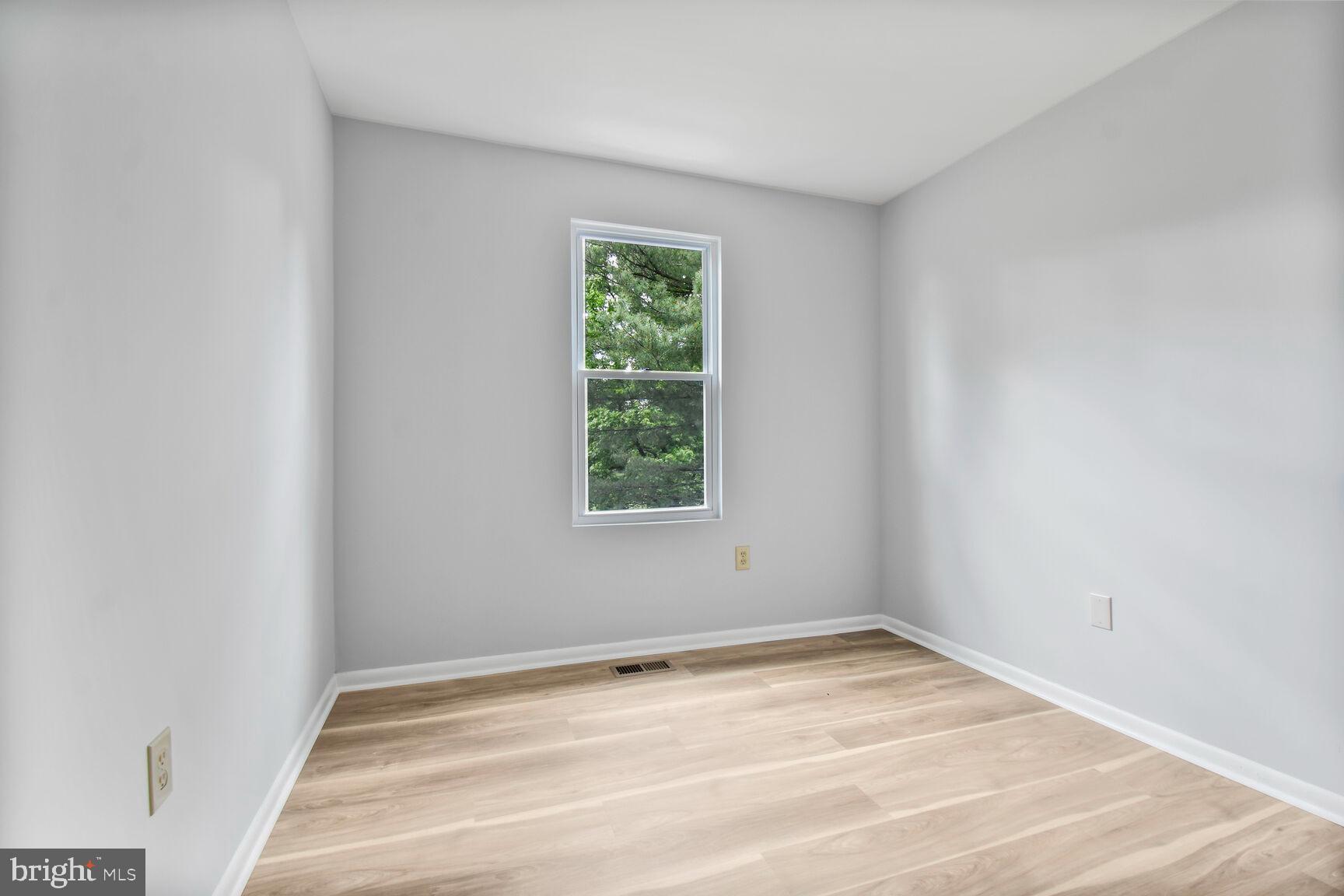 2895 Schoolhouse Circle Silver Spring, MD 20902 - Photo 22 of 33 a view of empty room with window