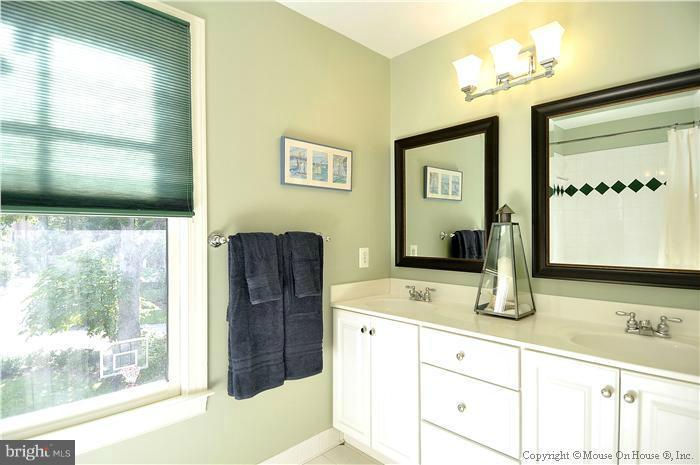 6201 Walhonding Road Bethesda, MD 20816 - Photo 14 of 27 Bath