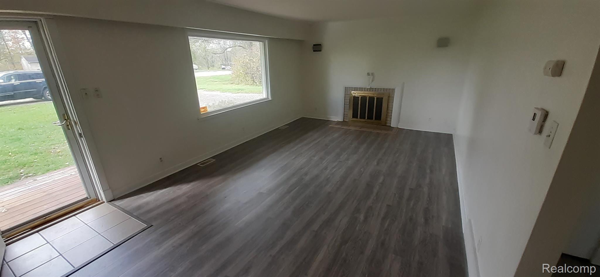 6184 Flushing Road Flushing, MI 48433 - Photo 5 of 15 5.jpg