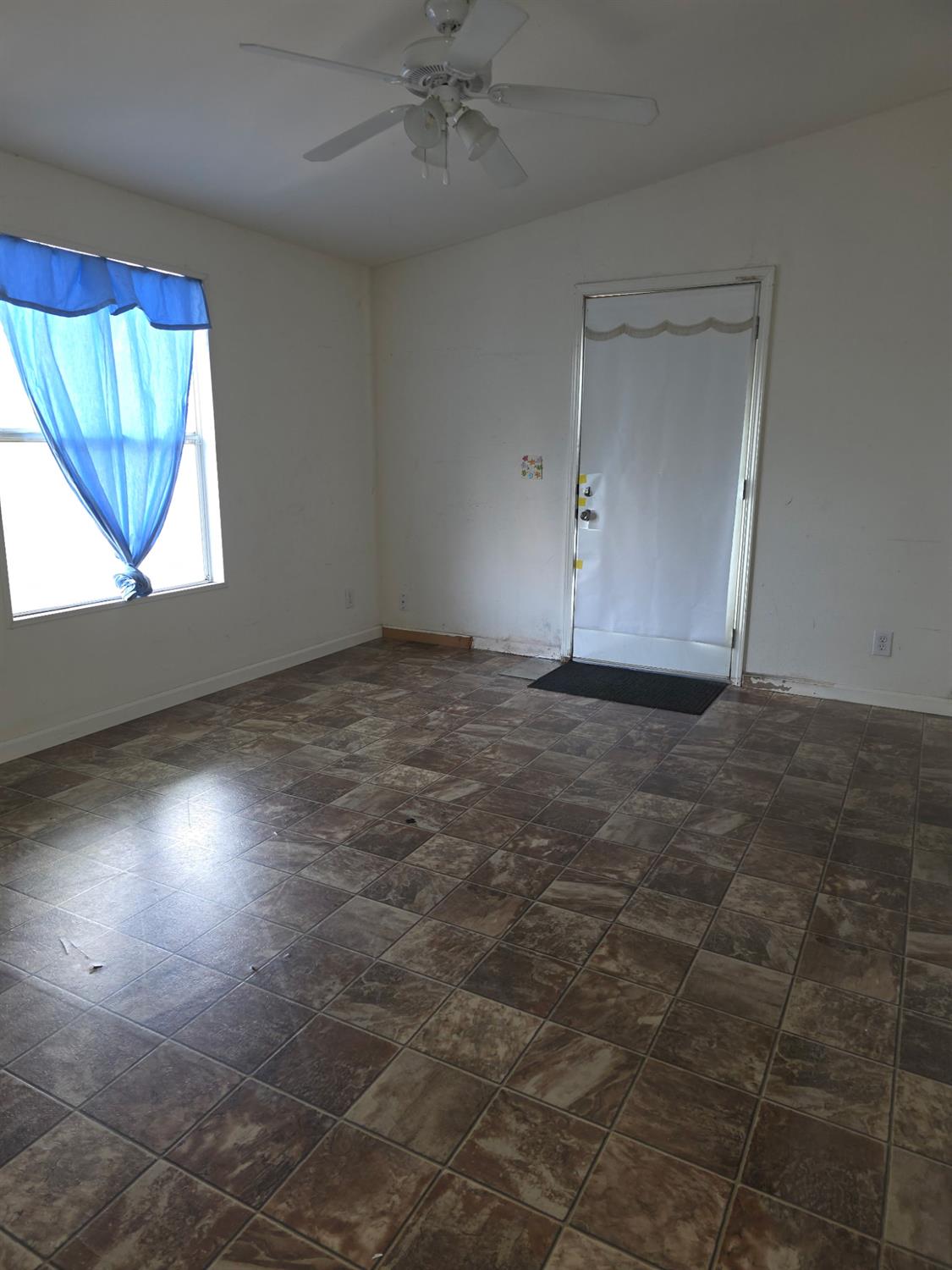 3901 Lake Road, Unit 29 West Sacramento, CA 95691 - Photo 10 of 15 an empty room with a window