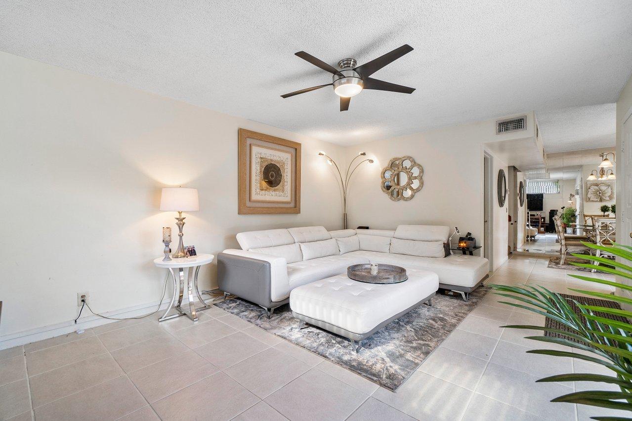 22946 Oxford Place, Unit B Boca Raton, FL 33433 - Photo 12 of 28 009-22946OxfordPlace-BocaRaton-FL-33433-