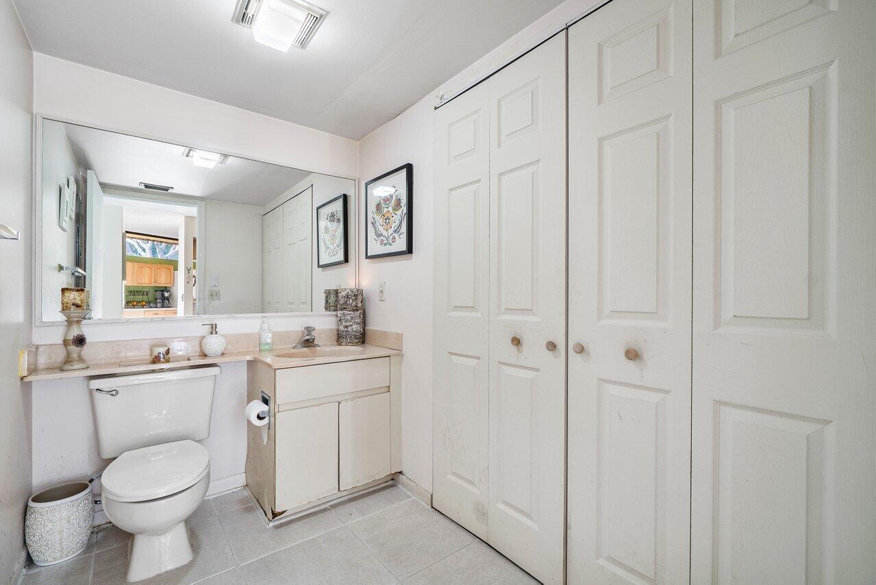 22946 Oxford Place, Unit B Boca Raton, FL 33433 - Photo 13 of 28 010-22946OxfordPlace-BocaRaton-FL-33433-