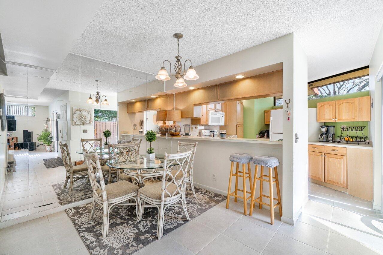 22946 Oxford Place, Unit B Boca Raton, FL 33433 - Photo 14 of 28 012-22946OxfordPlace-BocaRaton-FL-33433-
