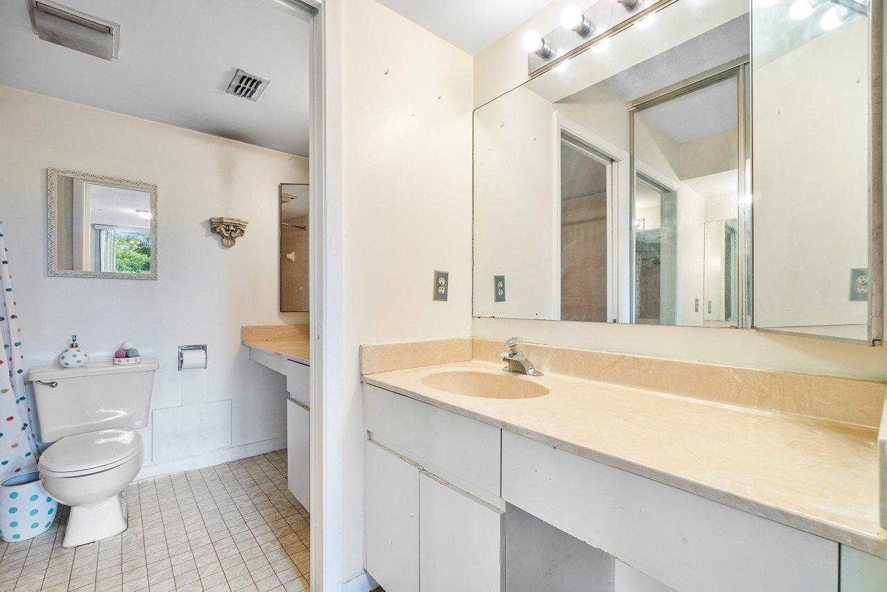22946 Oxford Place, Unit B Boca Raton, FL 33433 - Photo 21 of 28 021-22946OxfordPlace-BocaRaton-FL-33433-
