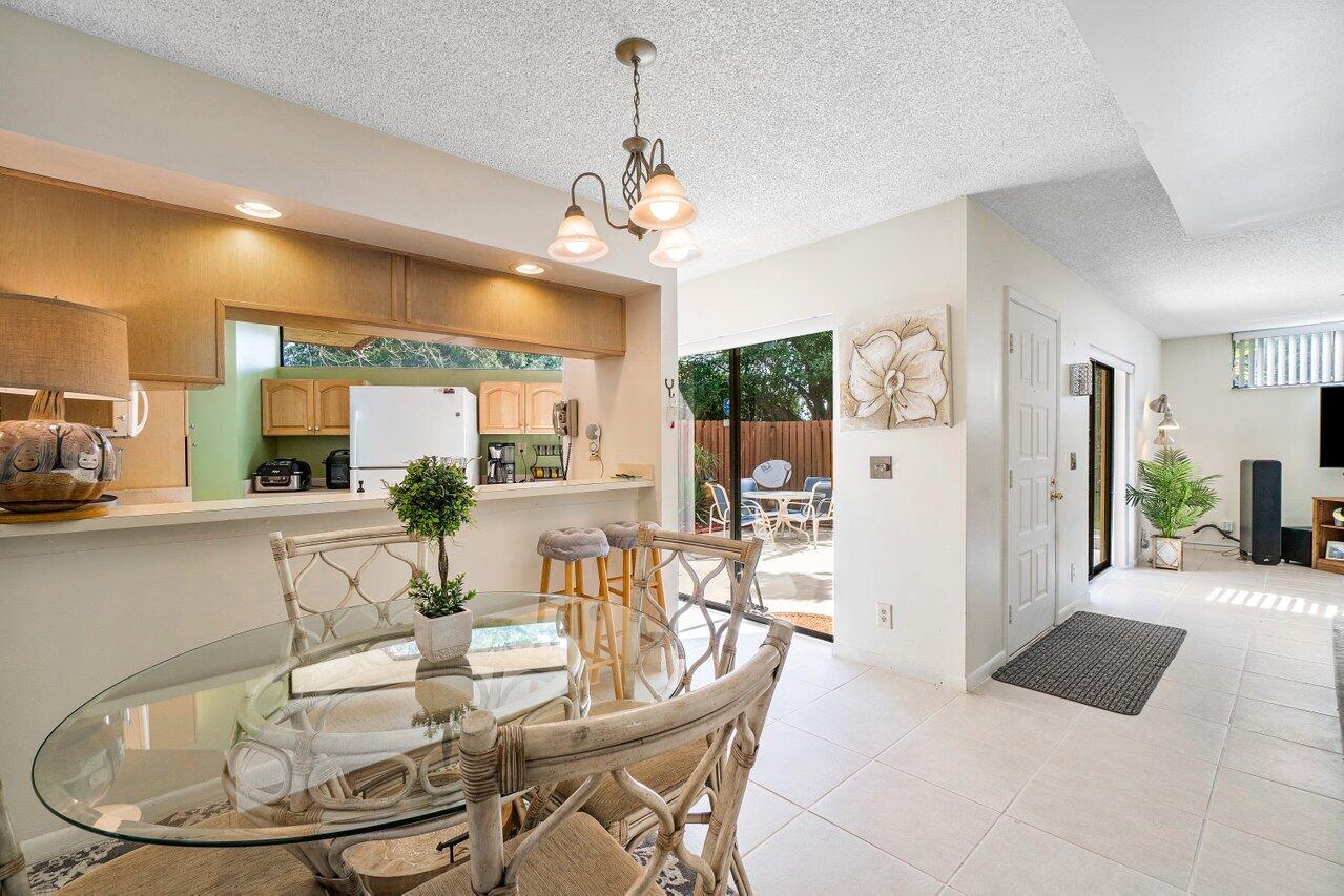 22946 Oxford Place, Unit B Boca Raton, FL 33433 - Photo 4 of 28 015-22946OxfordPlace-BocaRaton-FL-33433-
