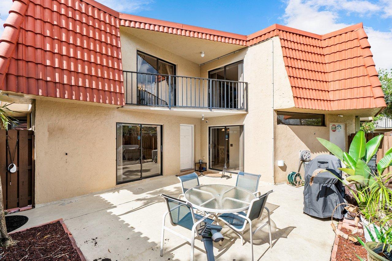 22946 Oxford Place, Unit B Boca Raton, FL 33433 - Photo 7 of 28 003-22946OxfordPlace-BocaRaton-FL-33433-