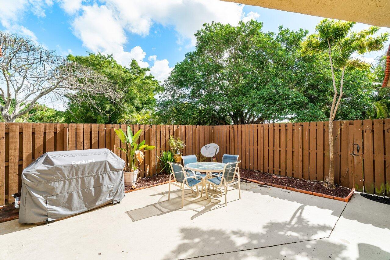 22946 Oxford Place, Unit B Boca Raton, FL 33433 - Photo 9 of 28 005-22946OxfordPlace-BocaRaton-FL-33433-