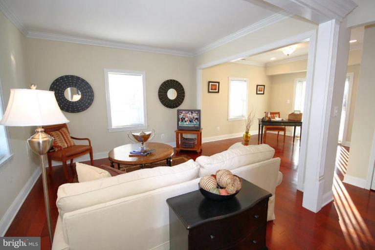 11510 Grandview Avenue Silver Spring, MD 20902 - Photo 7 of 29 Living Room