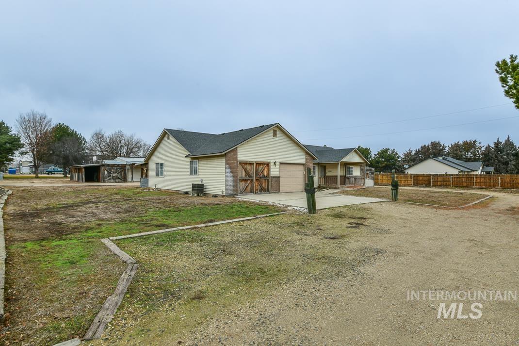 16517 Madison Road Nampa, ID 83687 - Photo 3 of 26 View of front of property with driveway