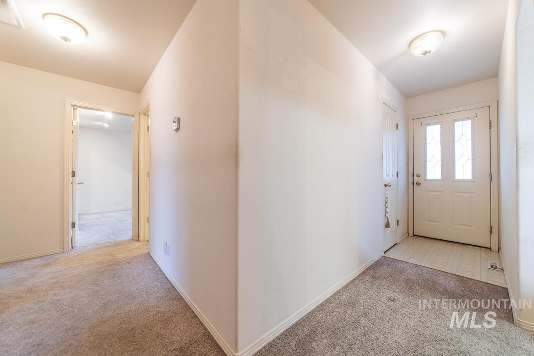 16517 Madison Road Nampa, ID 83687 - Photo 4 of 26 Hall with light colored carpet
