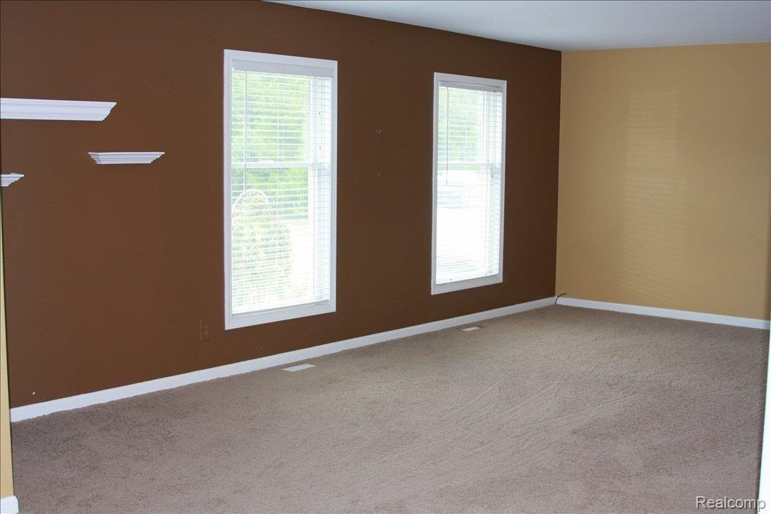 18489 Tipsico Road Fenton, MI 48430 - Photo 6 of 12 Living Room