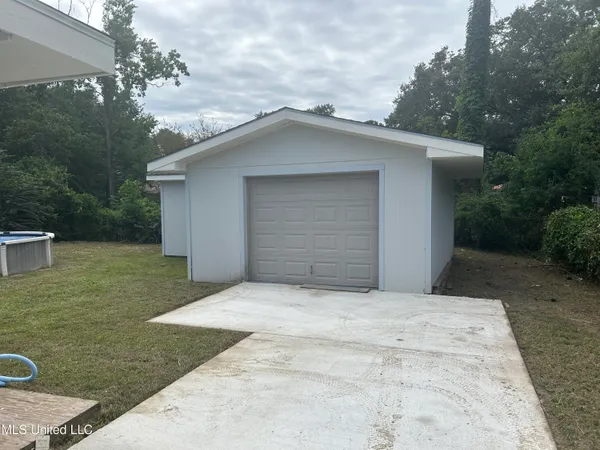 $1,725 | 111 Linda Circle, Ocean Springs, MS 39564