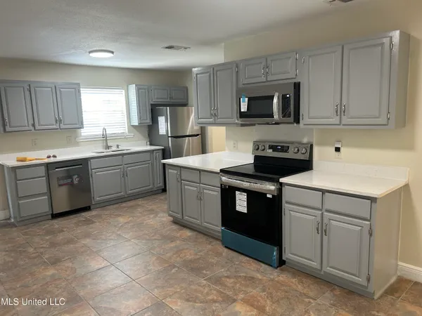 $1,725 | 111 Linda Circle, Ocean Springs, MS 39564