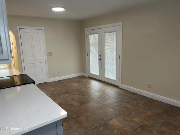 $1,725 | 111 Linda Circle, Ocean Springs, MS 39564