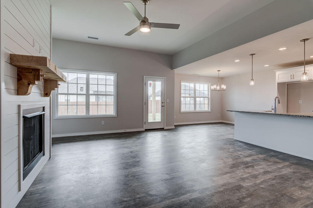 650 West Castor Loop Nixa, MO 65714 - Photo 2 of 31 1