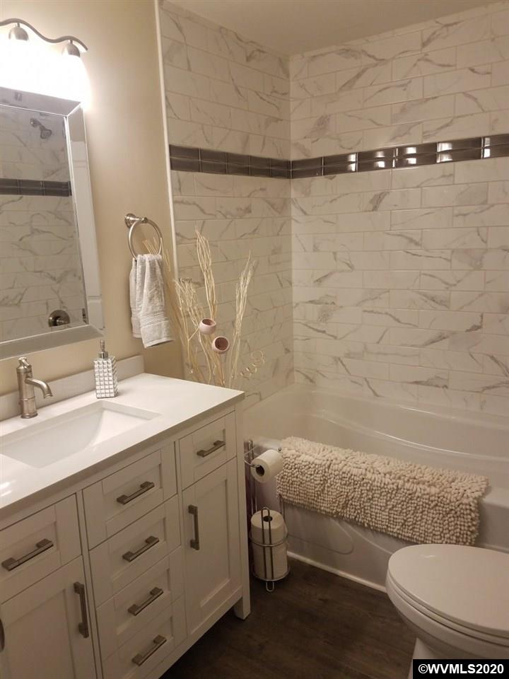 640 Southwest Hayter Street Dallas, OR 97338 - Photo 8 of 19 Gallery Image 8