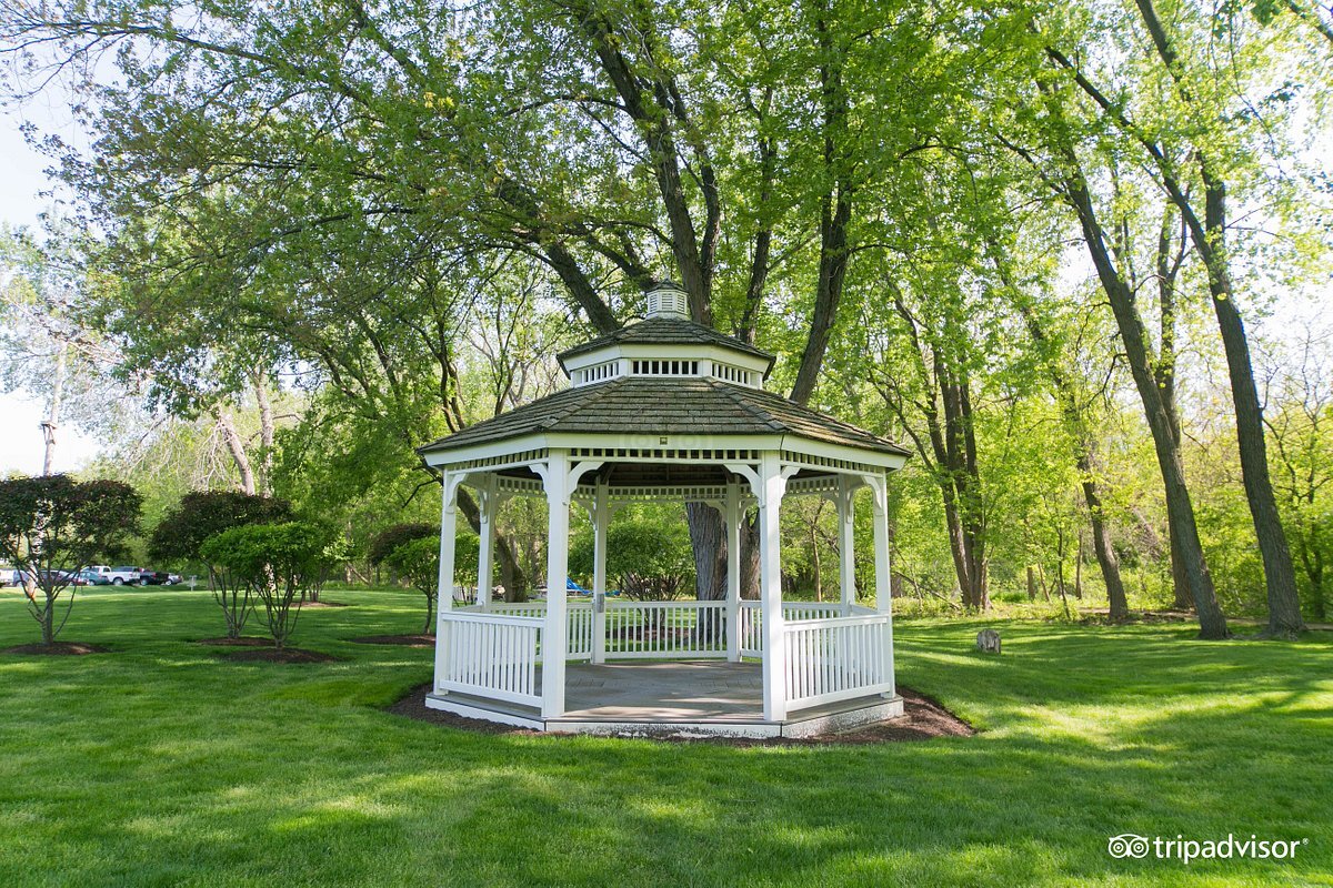 269 Fontana Boulevard, Unit 2678 Fontana, WI 53125 - Photo 12 of 17 Photo 9