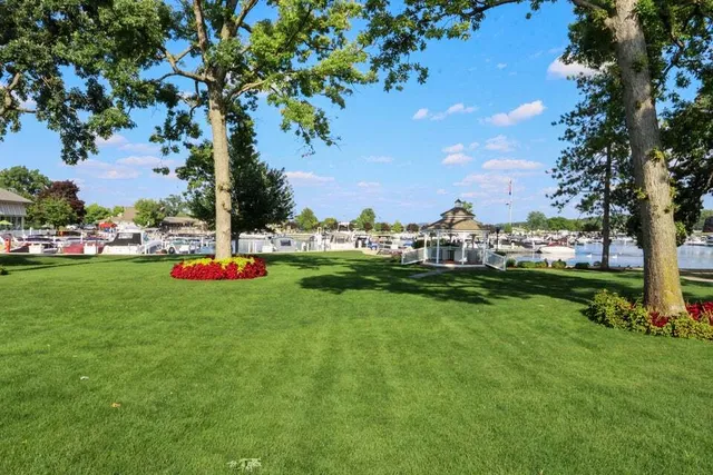 $144,000 | 269 Fontana Boulevard, Unit 2678, Fontana, WI 53125