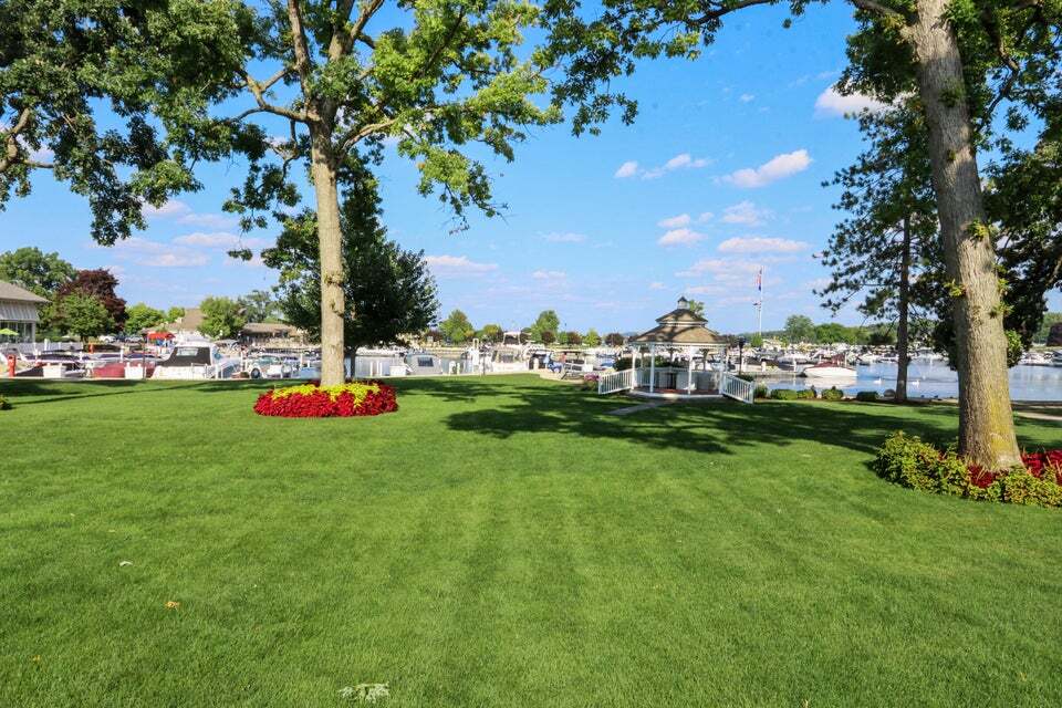 269 Fontana Boulevard, Unit 2678 Fontana, WI 53125 - Photo 3 of 17 Photo 3