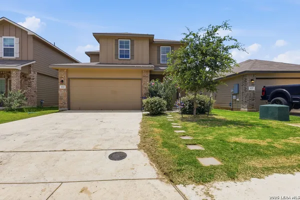 $296,633 | 133 Legendary Trl Loop, Floresville, TX 78114