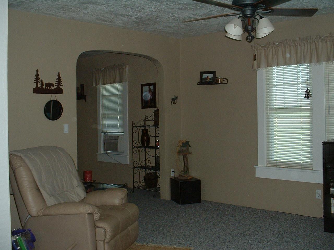 41 Knowles Road Outlook, WA 98938 - Photo 3 of 10 a living room with furniture and a window